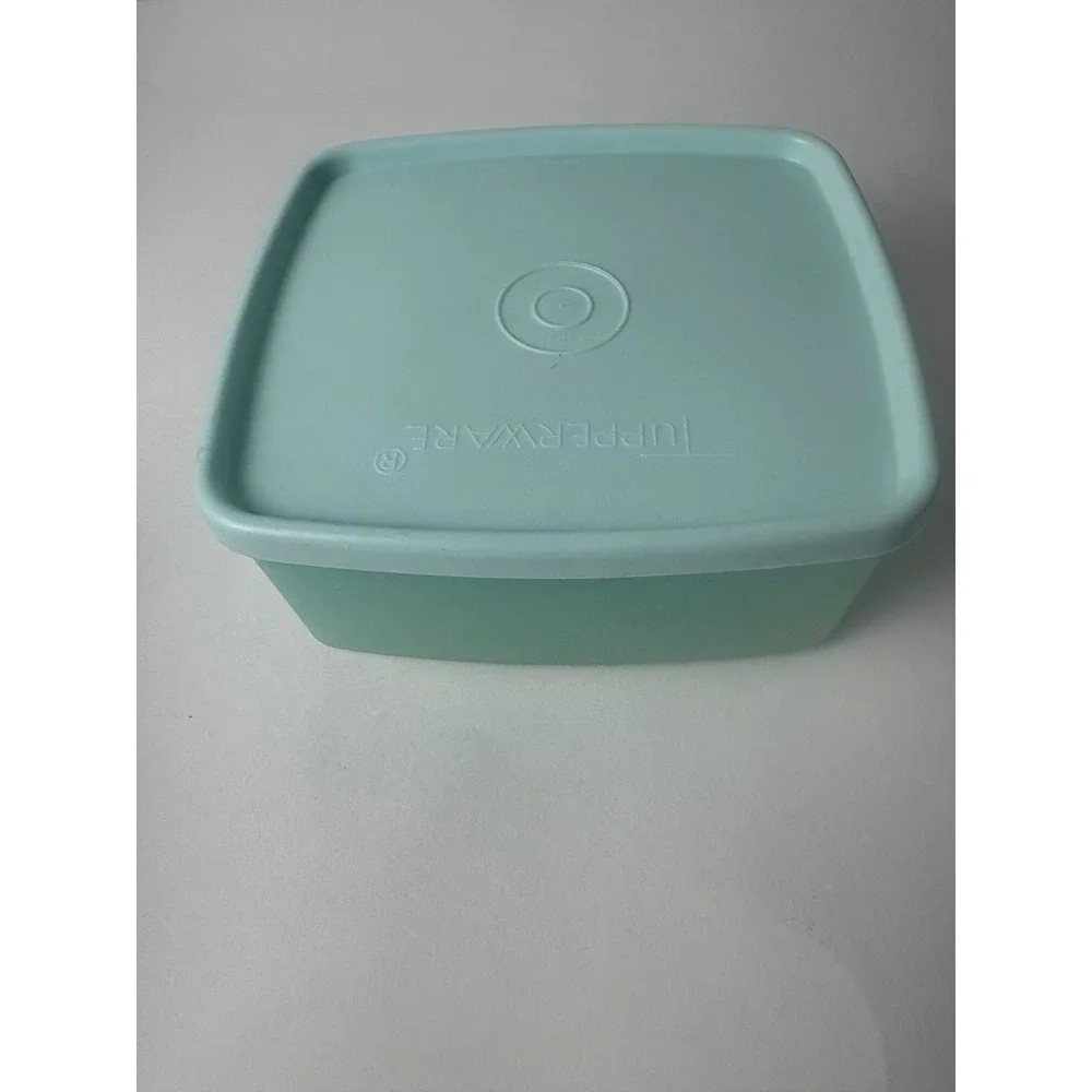 Vintage Tupperware Pastel Green‎ Storage Container 311-4 W/ Clear Lid 310-39 5